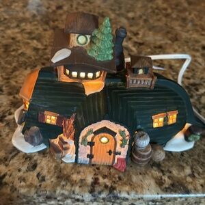 Dickens Village series, David Copperfield Peggottys Seaside cottage, Lighted